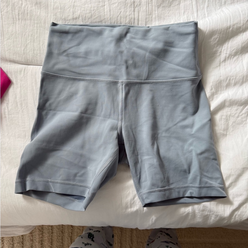 lululemon athletica Wunder Women's Light Blue Bike Shorts 6inch (8)